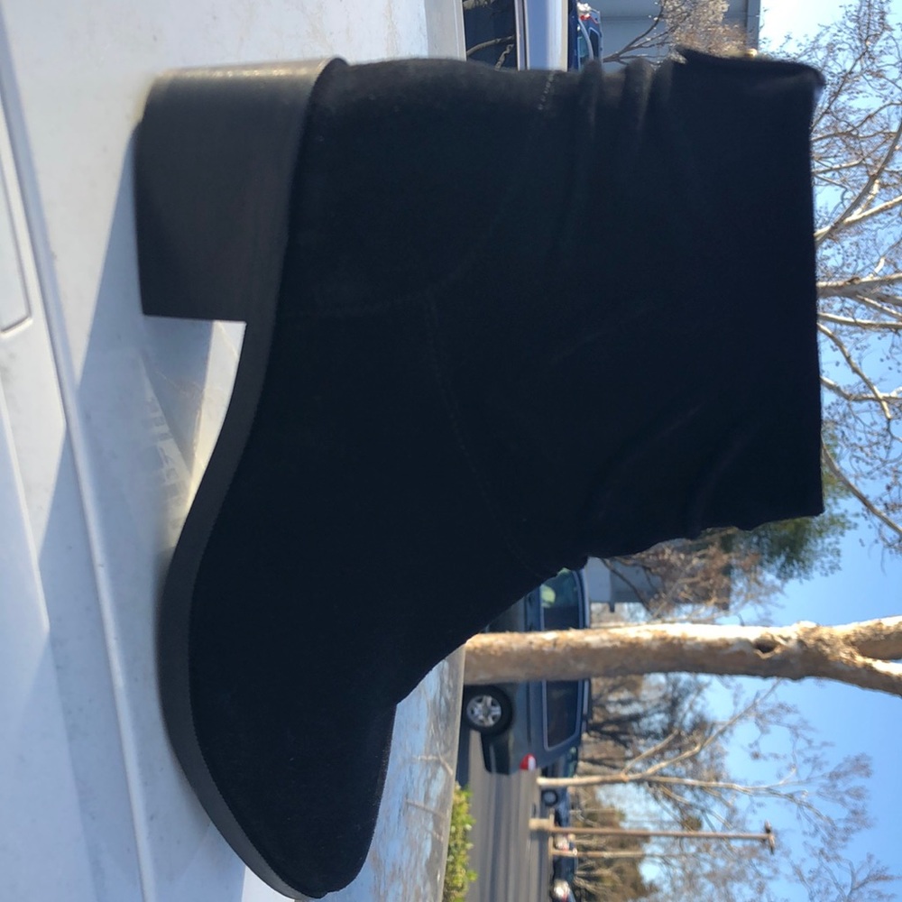 BRAND NEW! boots never worn